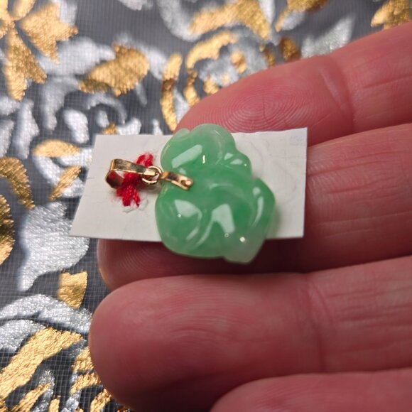 Exquisite Jade Rabbit Pendant with 18K Gold โ Perfect for Any Occasion - Picture 4 of 7